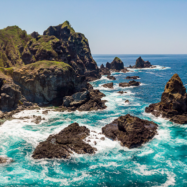 Adrenaline-fueled dives in Belongas Bay Image