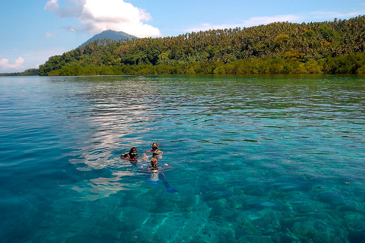 Two Fish Bunaken Sulawesi Indonesia 15