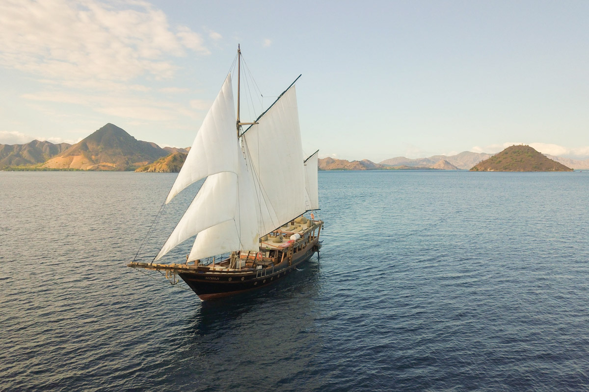 Nataraja is a beautiful boutique phinisi providing chartered voyages throughout Indonesia