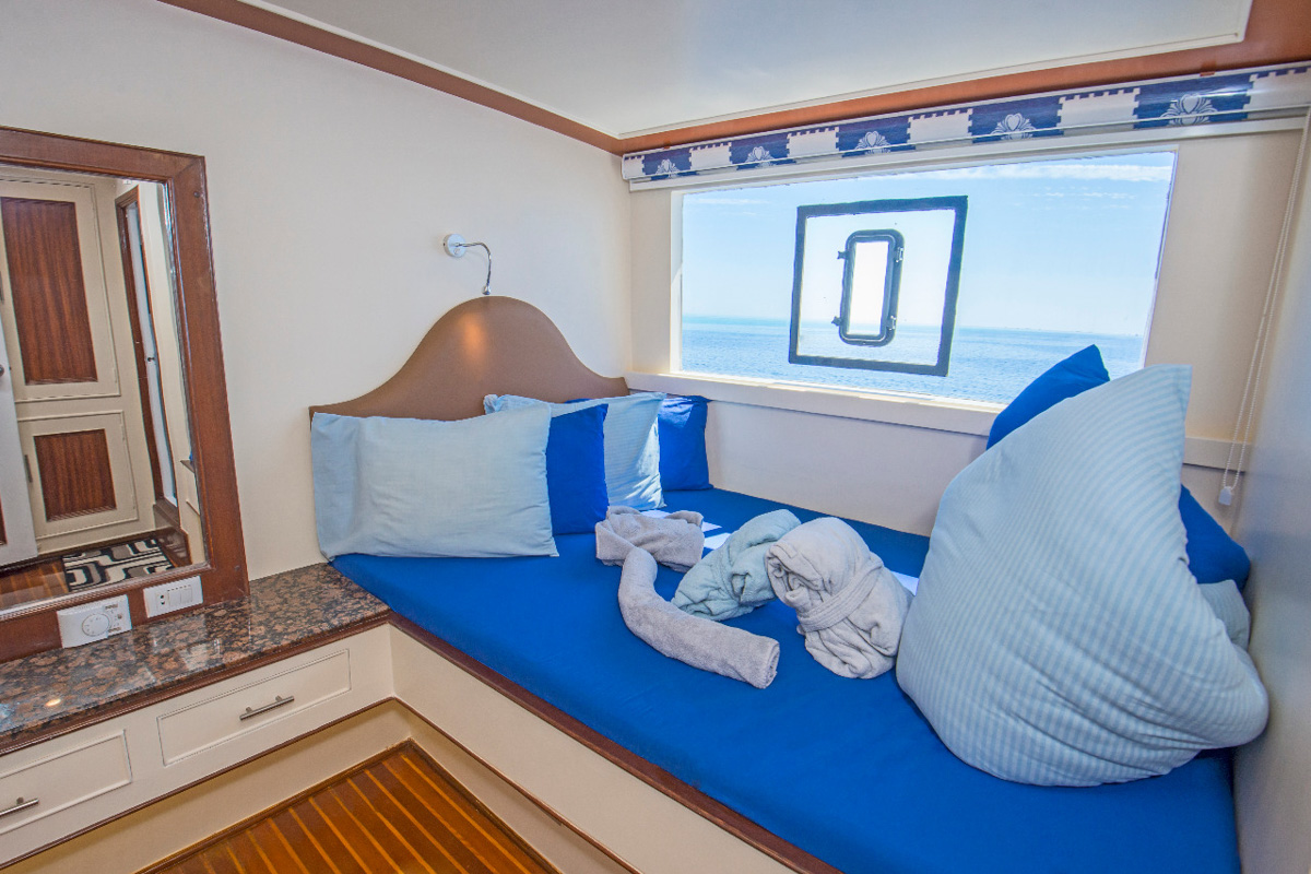 Dolce Vita Liveaboard 24