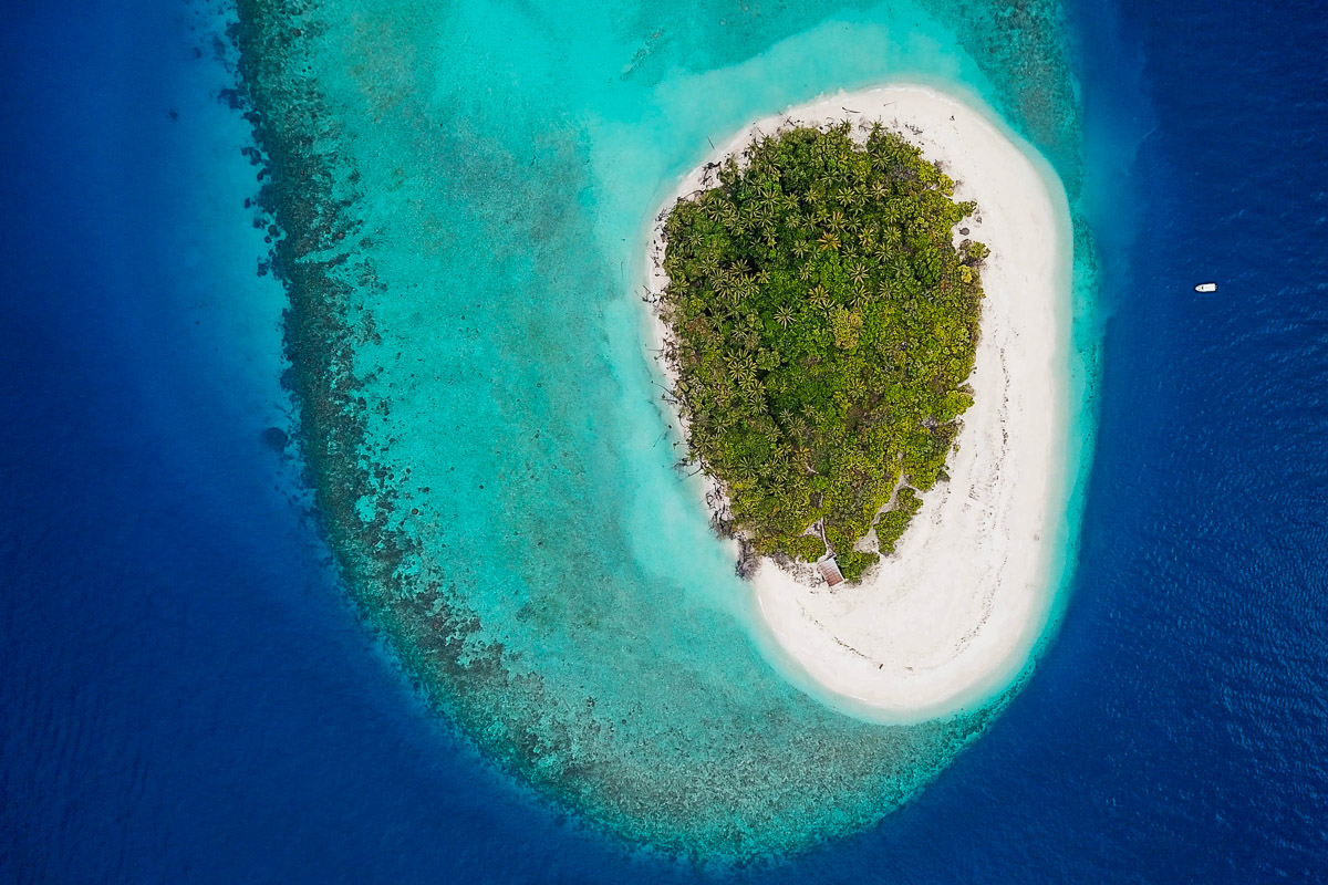 Best atolls for scuba diving in the Maldives