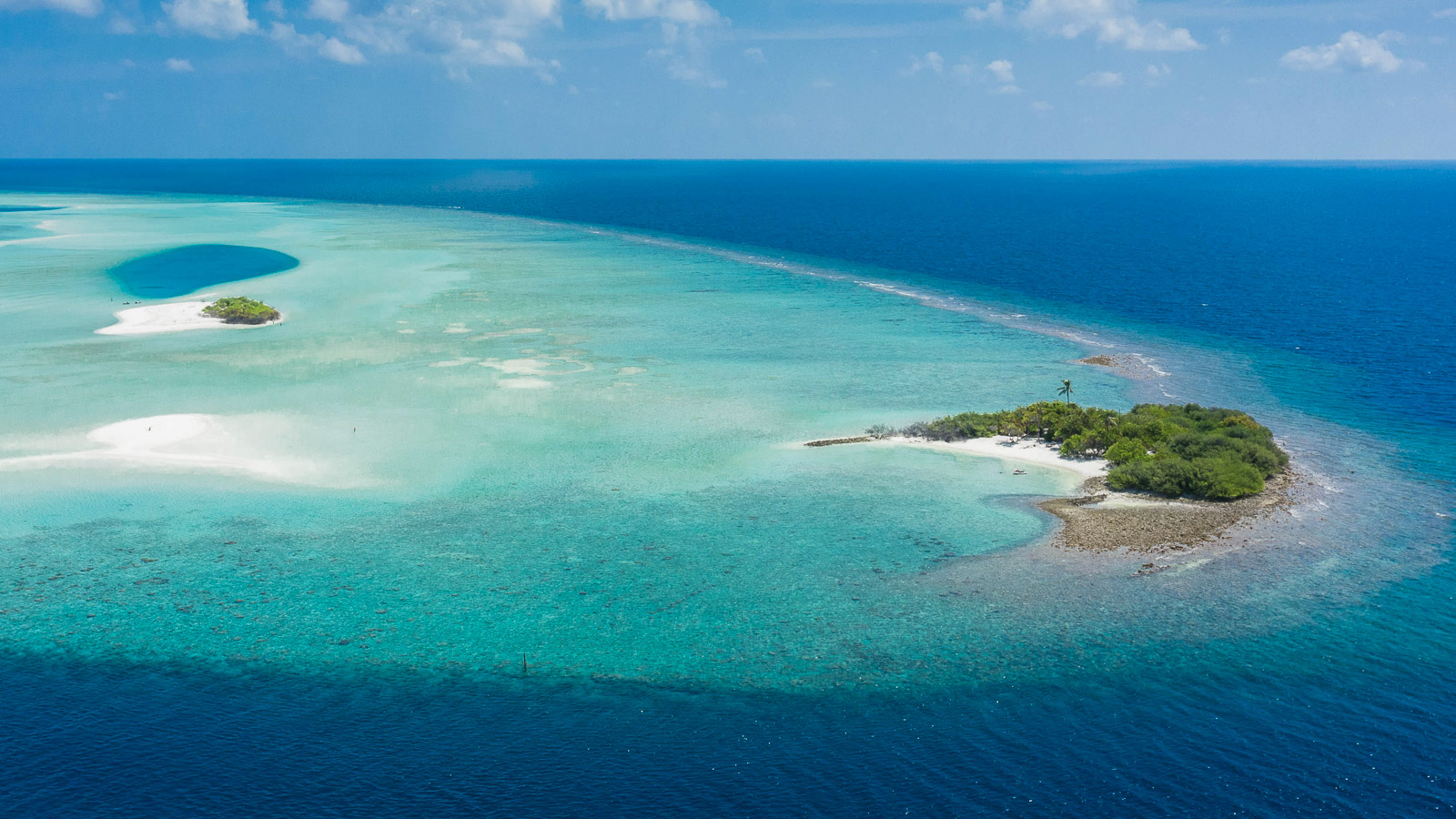 https://www.zubludiving.com/images/Maldives/Rasdhoo-Atoll/Rasdhoo-Madivaru-Scuba-Diving-Banner.jpg