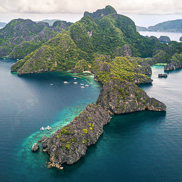 Explore the wrecks and islands of Palawan Image