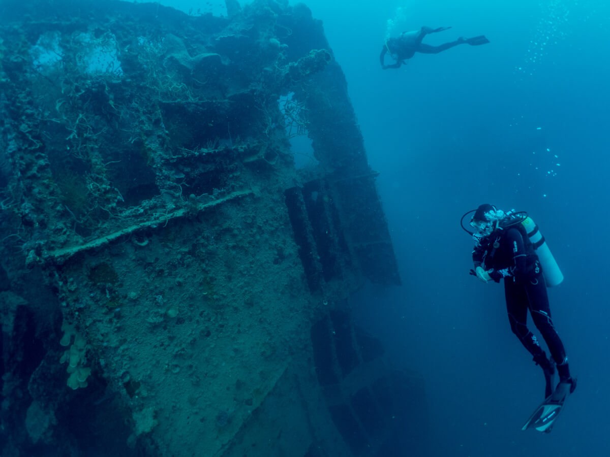 Wreck diving in Coron